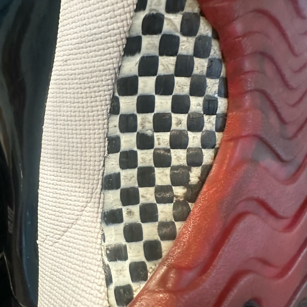 Air Jordan Retro 11 Mid Bred Sneakers (Beaters) - Picture 9 of 14